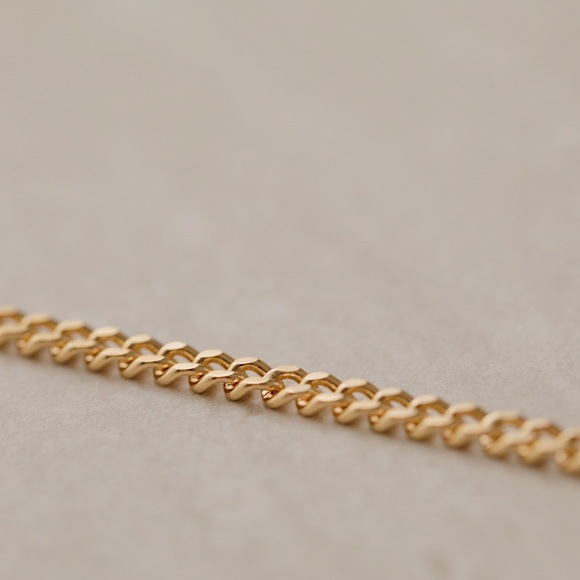 18k Gold Filled | Tribeca Curb Necklace - Picture 5 of 7